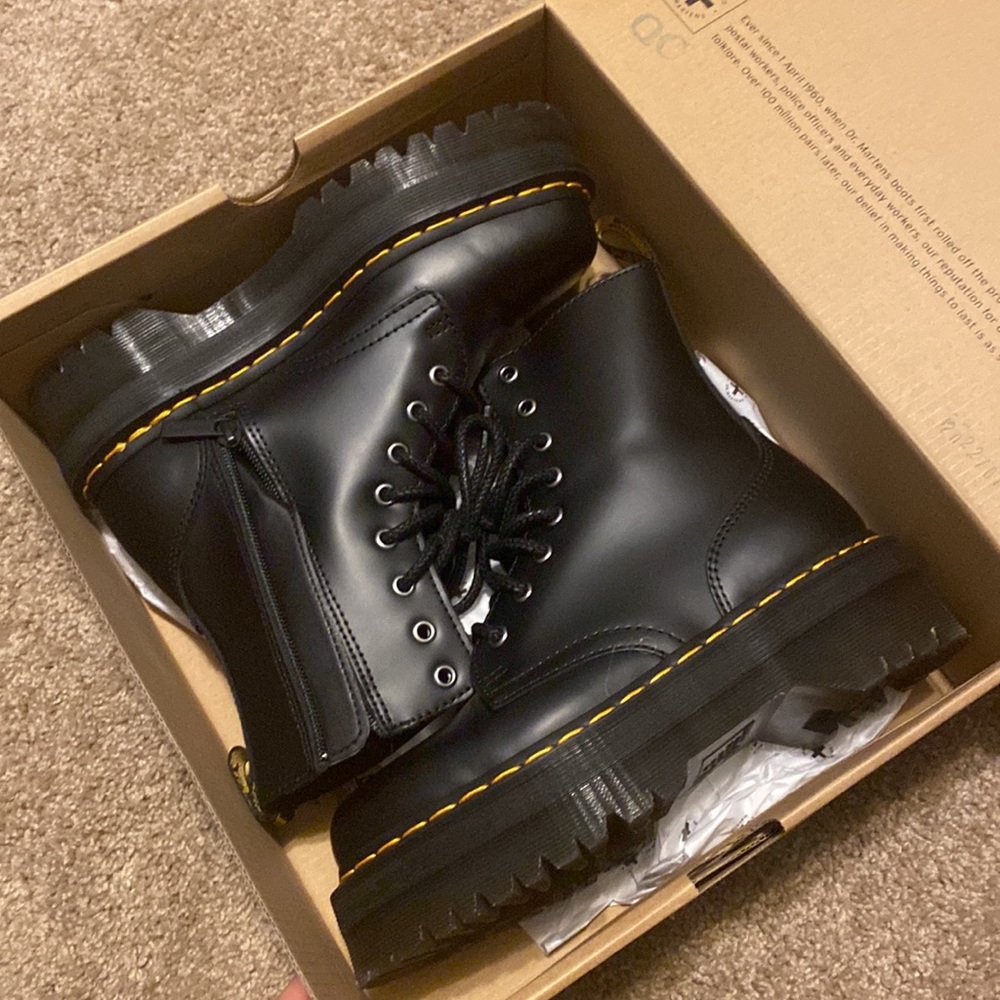 Dr. Martin Jason boot with platform - US Womens size 7